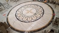 ホールの装飾的で自然な石造りの床の円形浮彫りのニースのウォーター ジェット パターン
